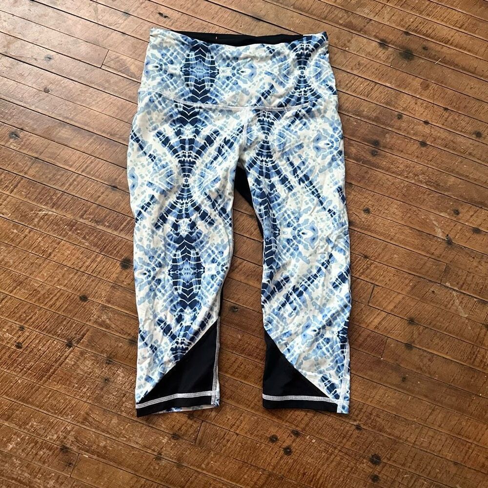 Victoria’s Secret knockout S blue tie dye cropped leggings